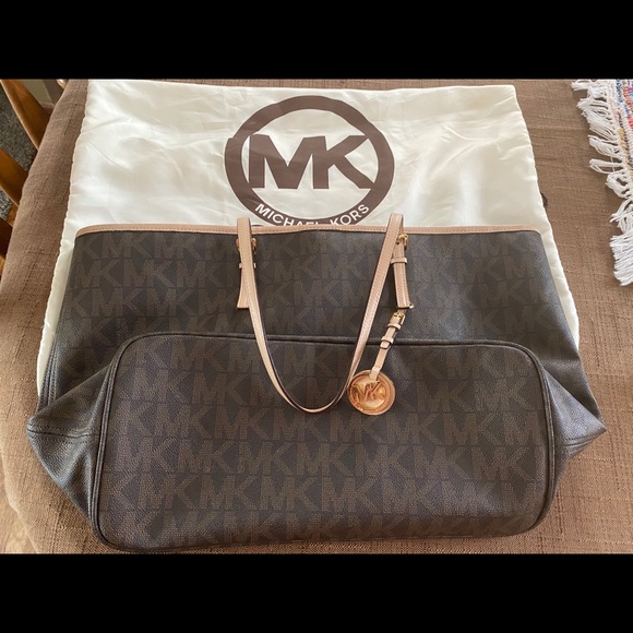 Michael Kors Purse - Picture 1 of 1